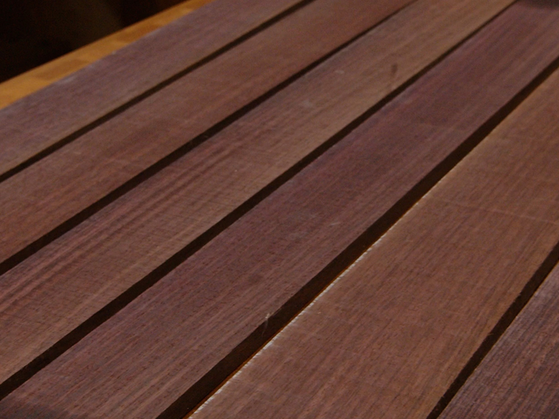 一般のお客様向けに、DIYやクラフト、インテリア用の小さめの銘木材もご用意。