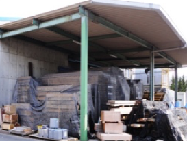 製材部横からのながめ。